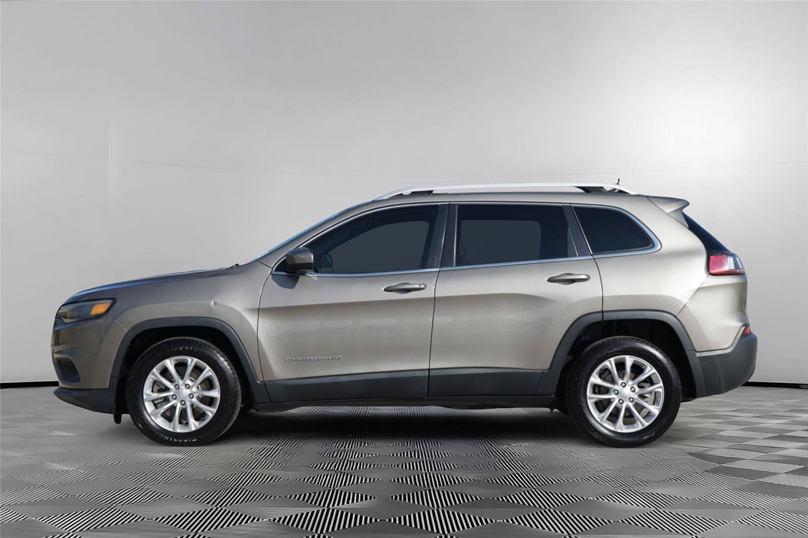 Used 2019 Jeep Cherokee Latitude w/ Popular Appearance Group FWD image 7