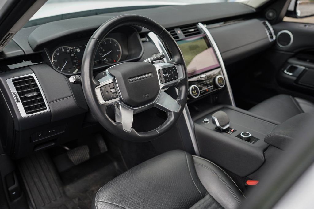Used 2023 Land Rover Discovery S image 19