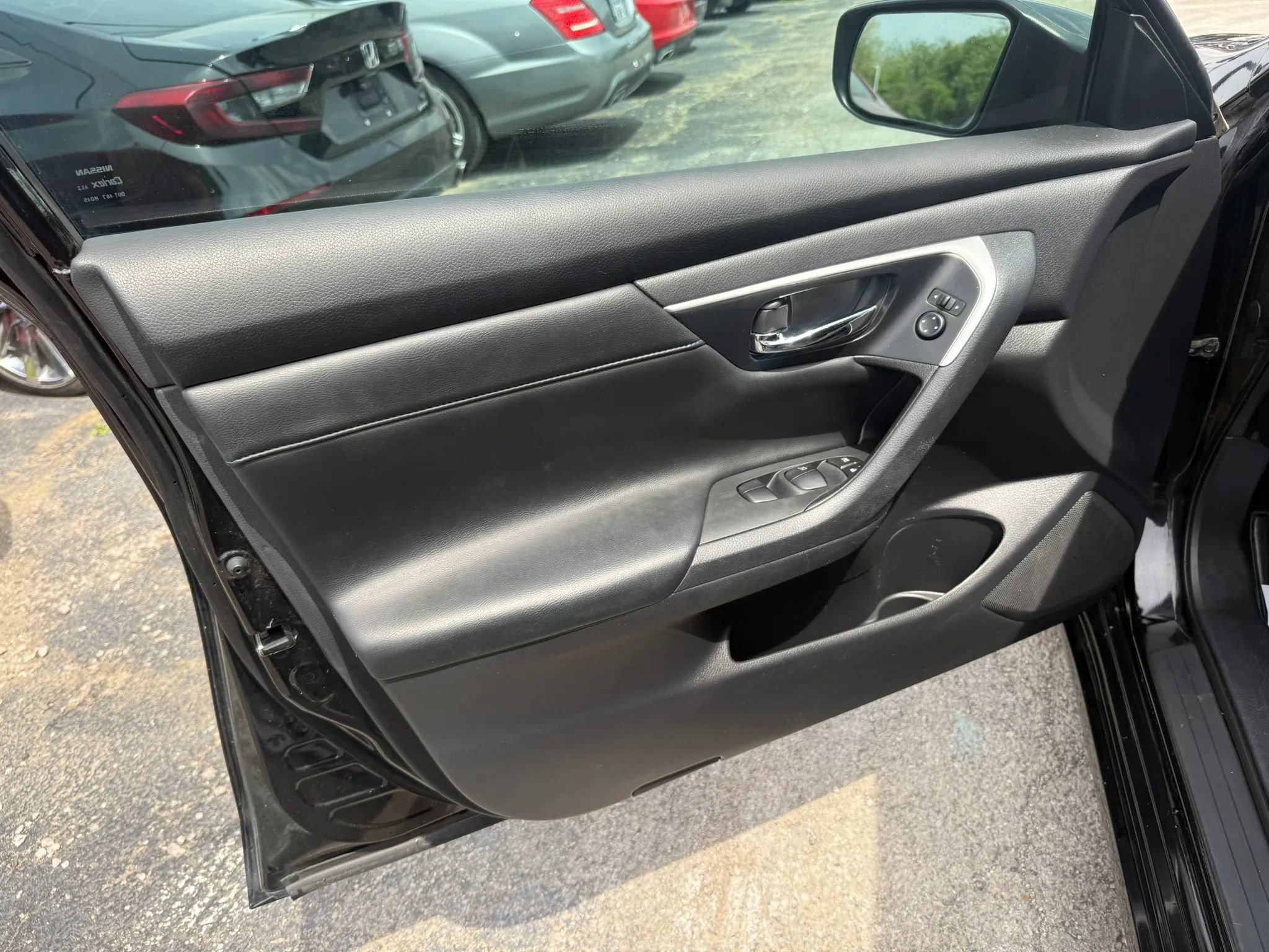 Used 2017 Nissan Altima 2.5 SR w/ Midnight Edition Package FWD image 10