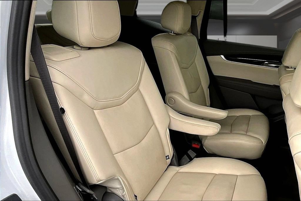 Certified 2024 Cadillac XT6 Premium Luxury w/ Technology Package AWD/4WD image 25
