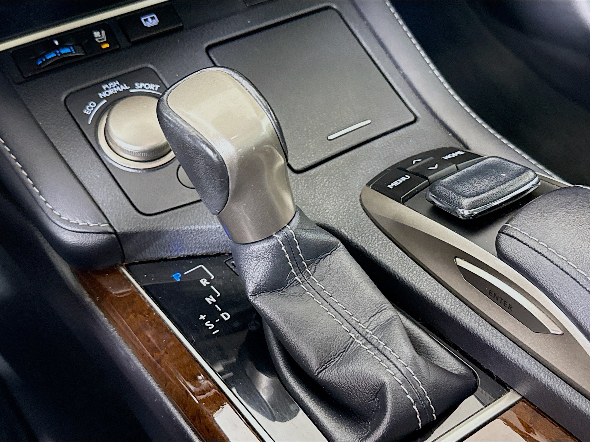 Used 2016 Lexus ES 350 w/ Luxury Package w/Wood Trim FWD image 19