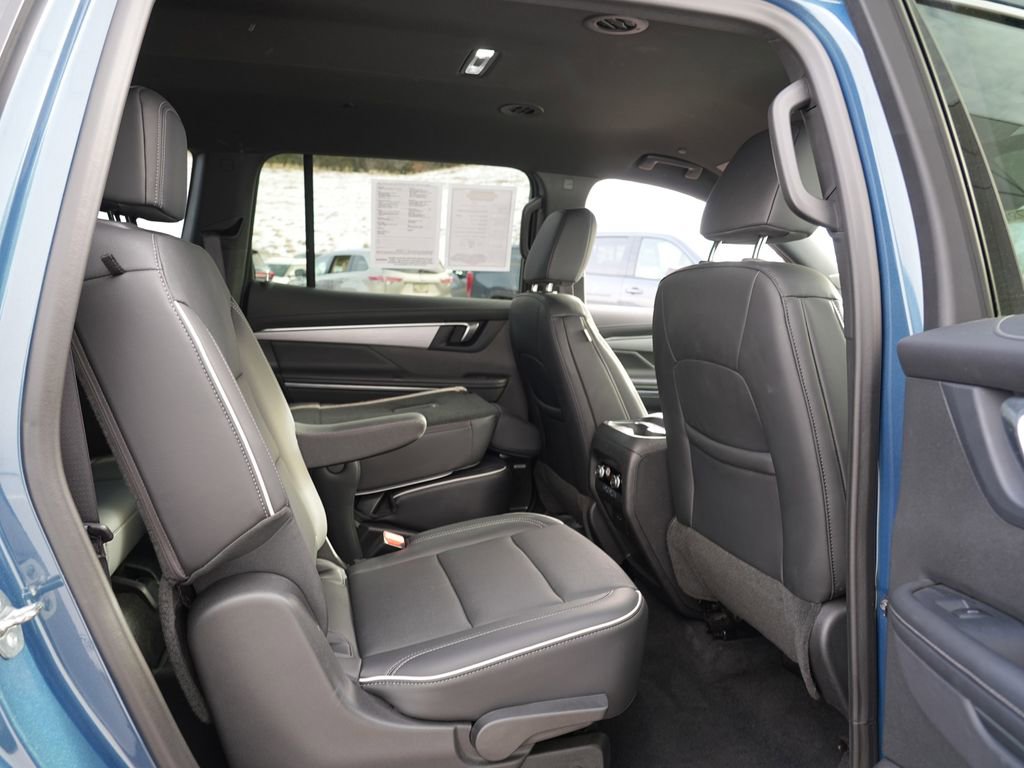 Used 2025 Buick Enclave Preferred AWD/4WD image 28