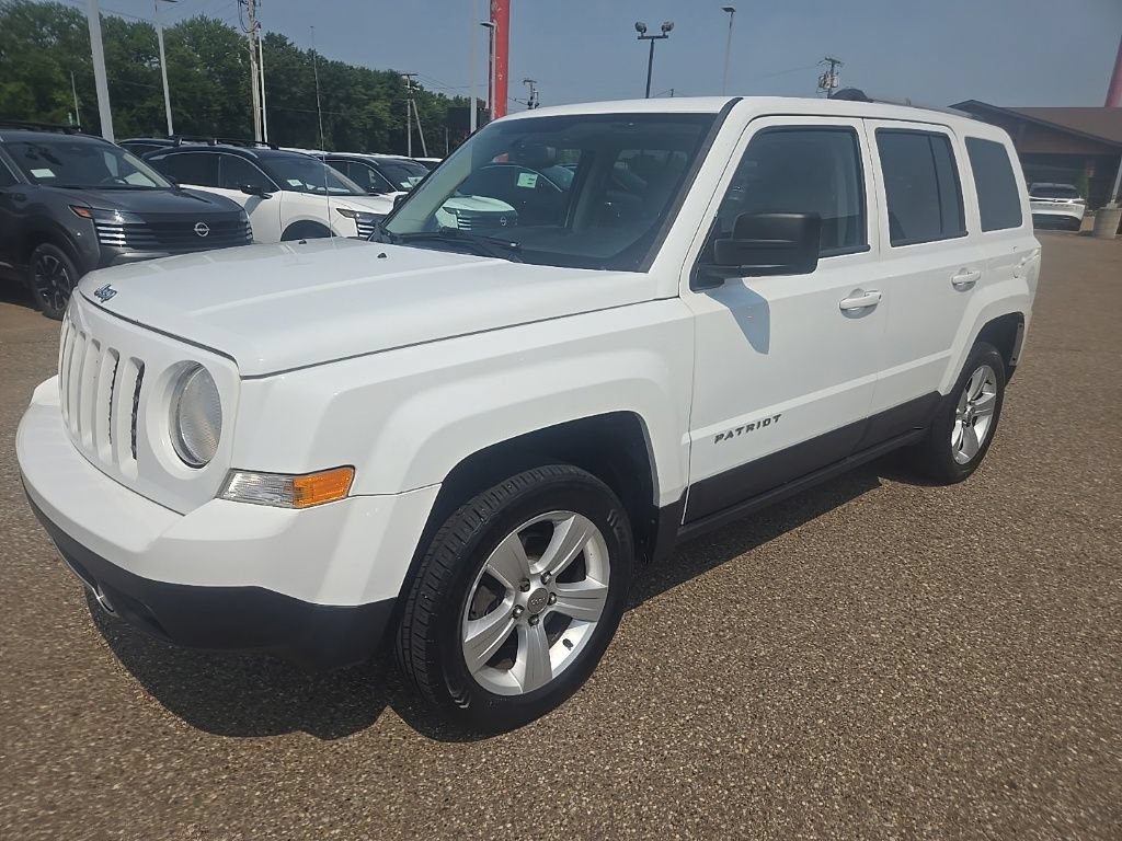 Used 2014 Jeep Patriot Limited w/ Sun/Sound Group AWD/4WD image 3