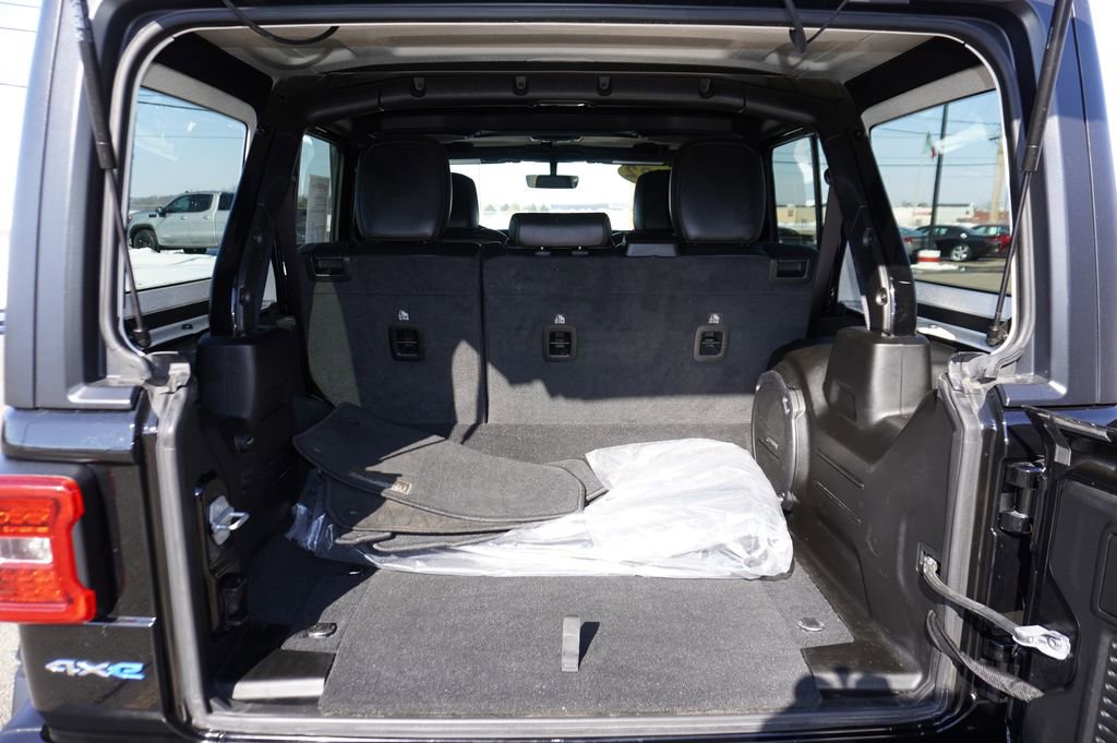 Used 2022 Jeep Wrangler Unlimited Sahara w/ Cold Weather Group image 26