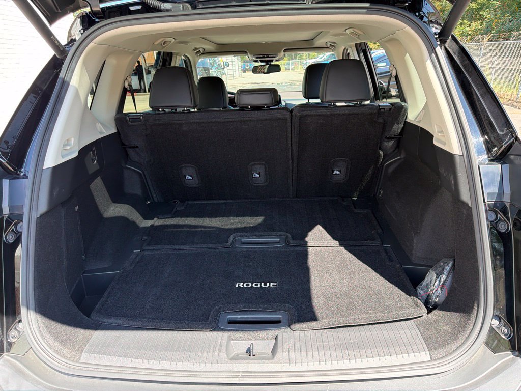Used 2023 Nissan Rogue SL FWD image 17