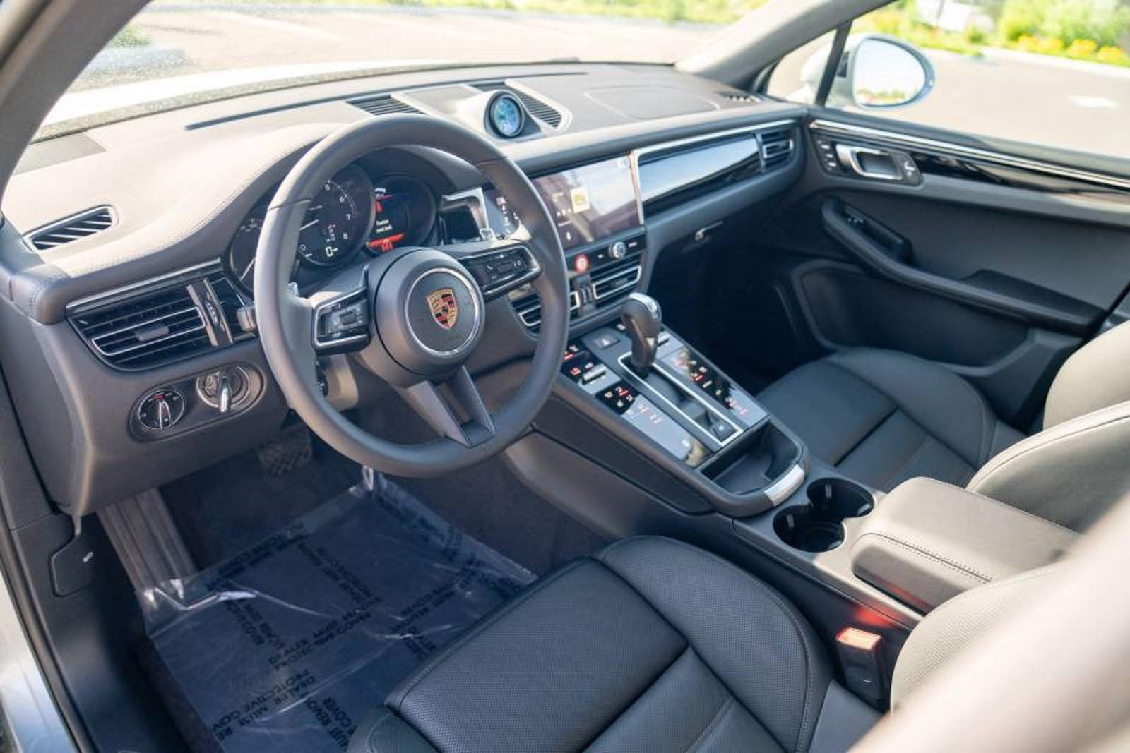 New 2026 Porsche Macan AWD/4WD image 4
