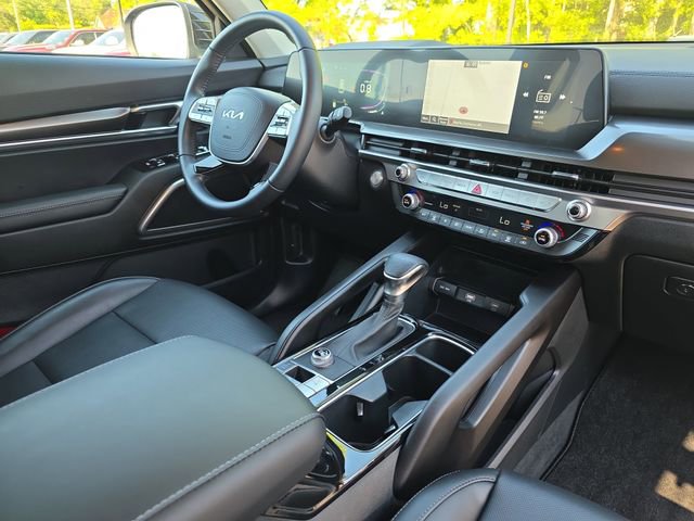Used 2025 Kia Telluride LX FWD image 17