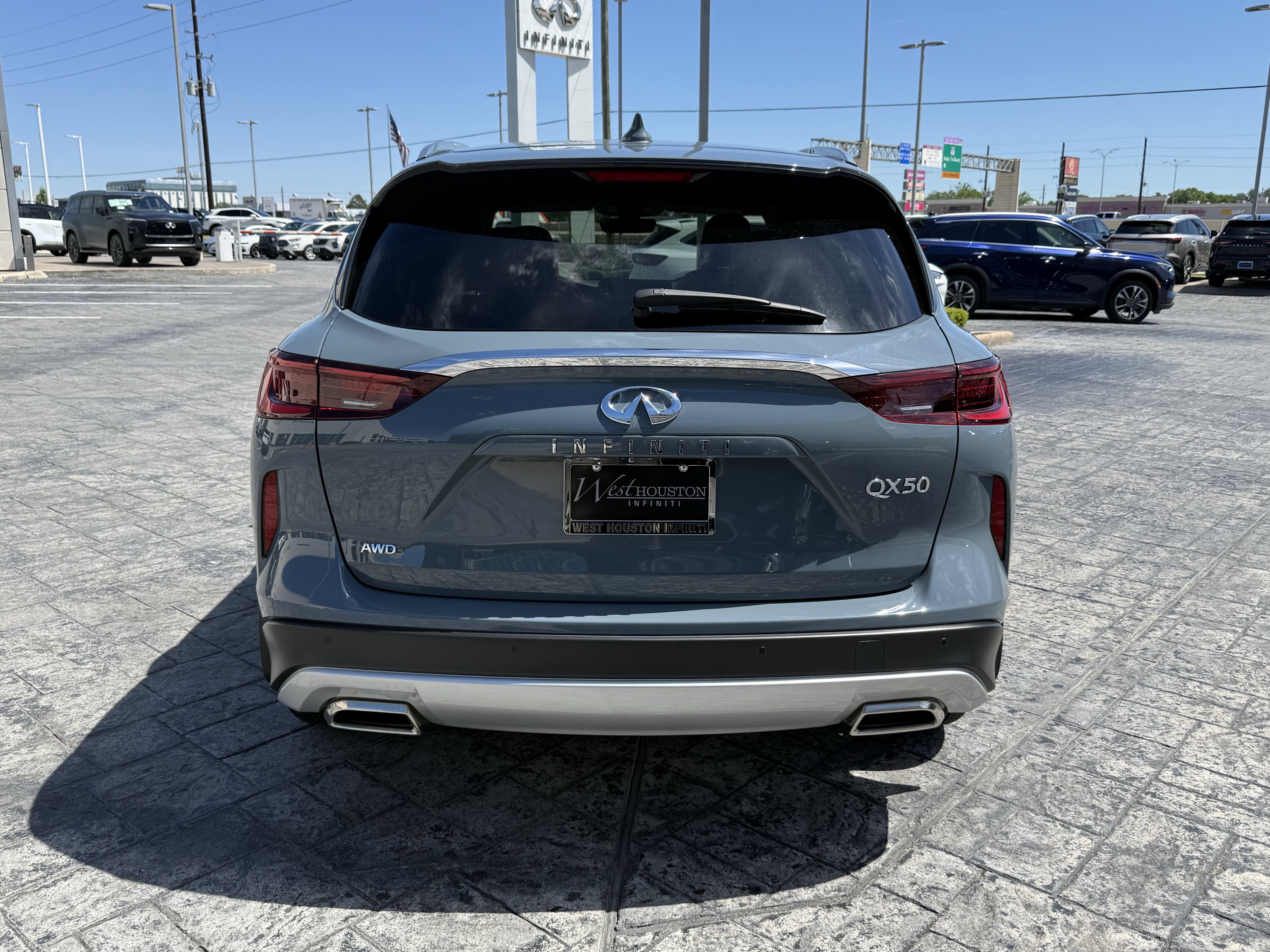 Certified 2025 INFINITI QX50 Luxe w/ Accent Package image 7
