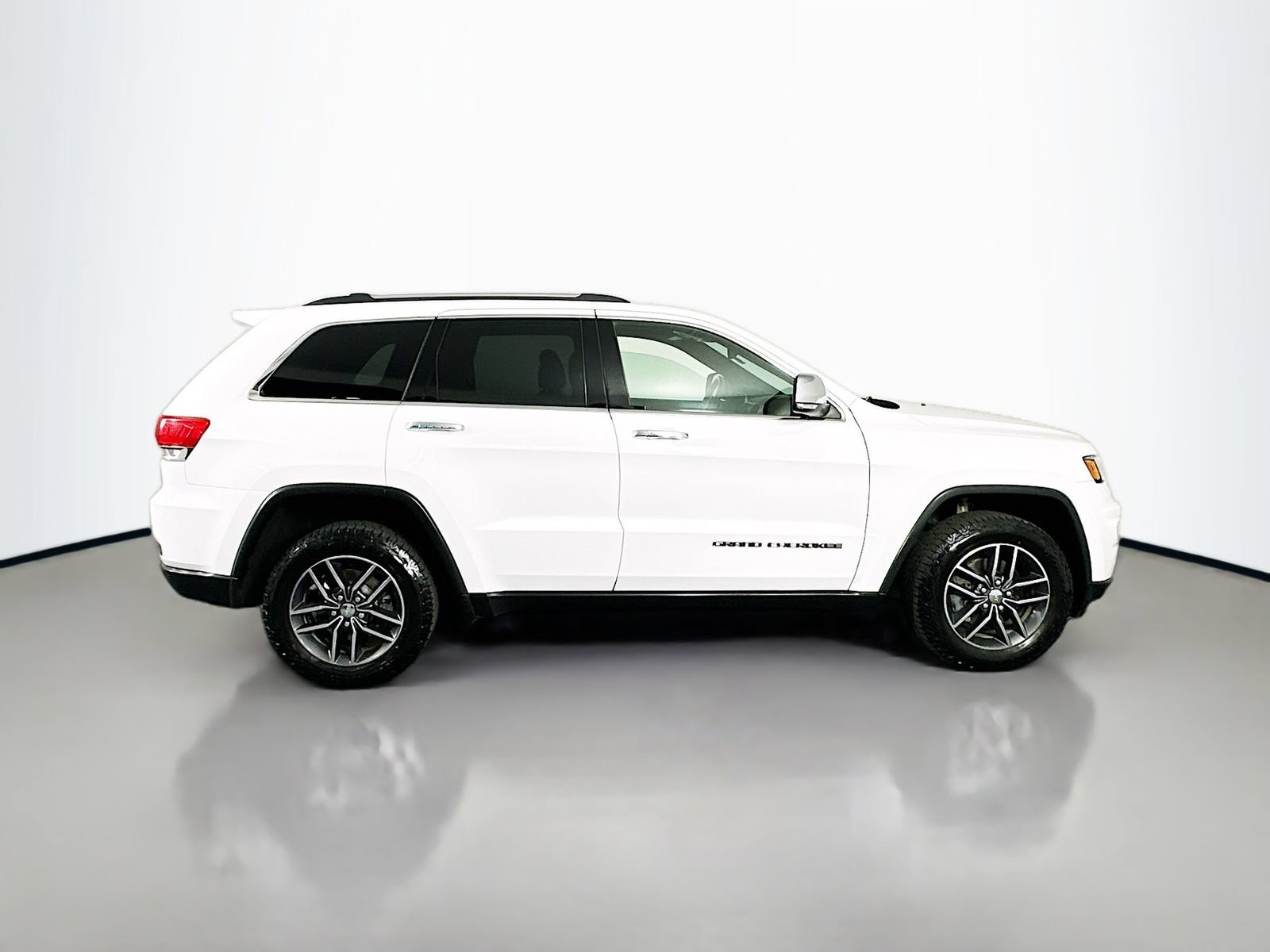 Used 2017 Jeep Grand Cherokee Limited w/ Luxury Group II AWD/4WD image 9