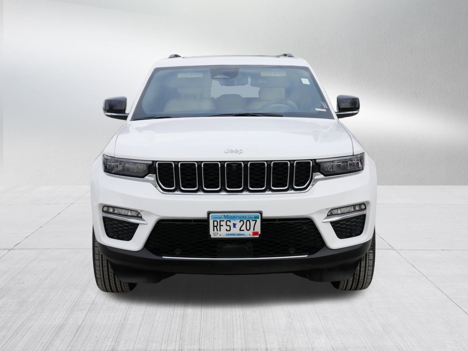 Used 2025 Jeep Grand Cherokee Limited w/ Luxury Tech Group II image 2