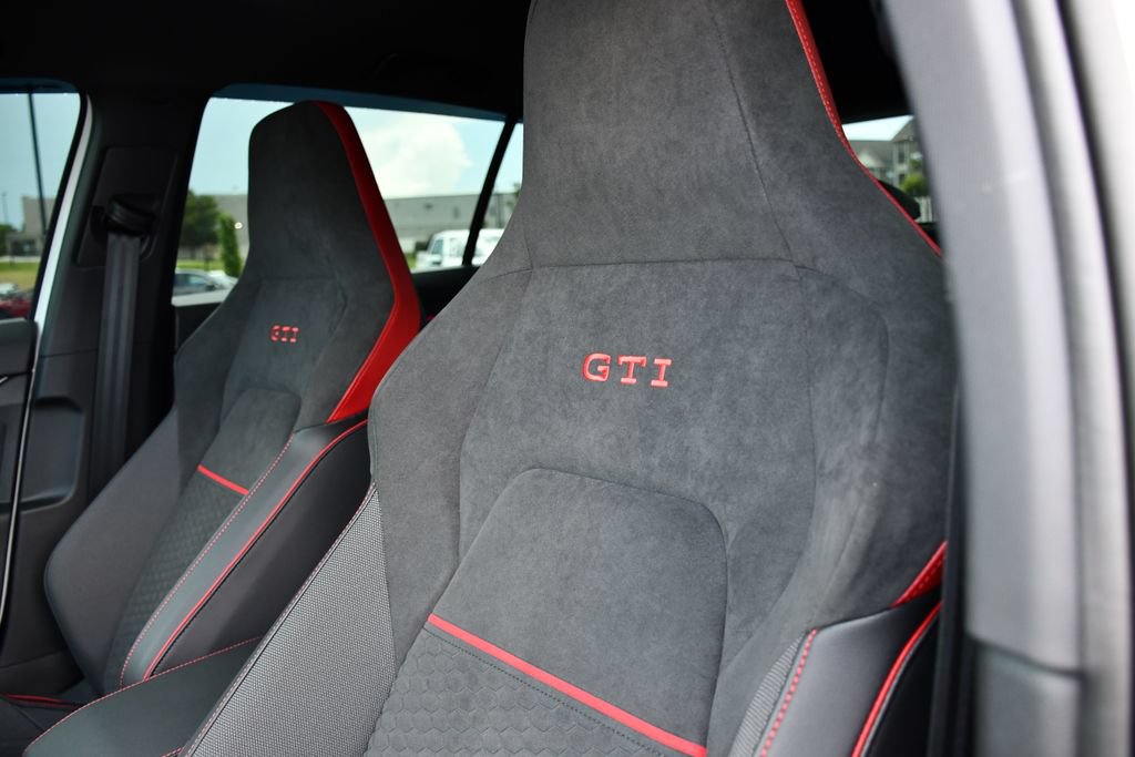 Used 2025 Volkswagen GTI SE FWD image 26