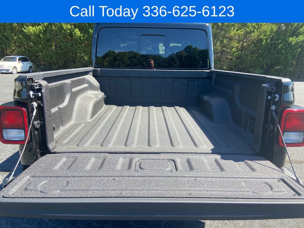 New 2025 Jeep Gladiator Sport AWD/4WD image 10