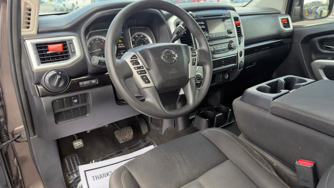Used 2018 Nissan Titan SV AWD/4WD image 27