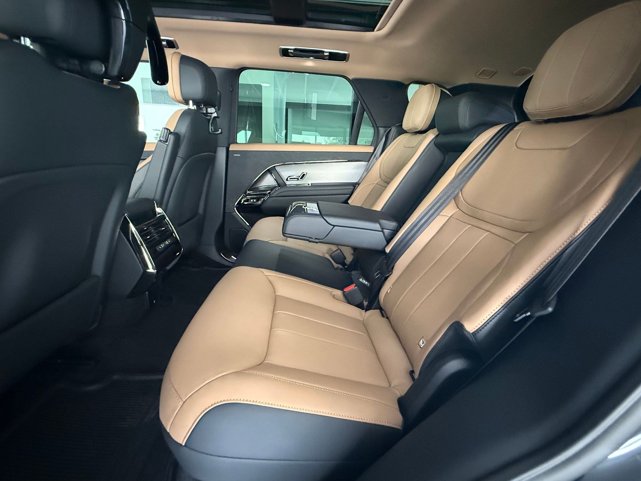 New 2026 Land Rover Range Rover Sport Dynamic SE AWD/4WD image 12