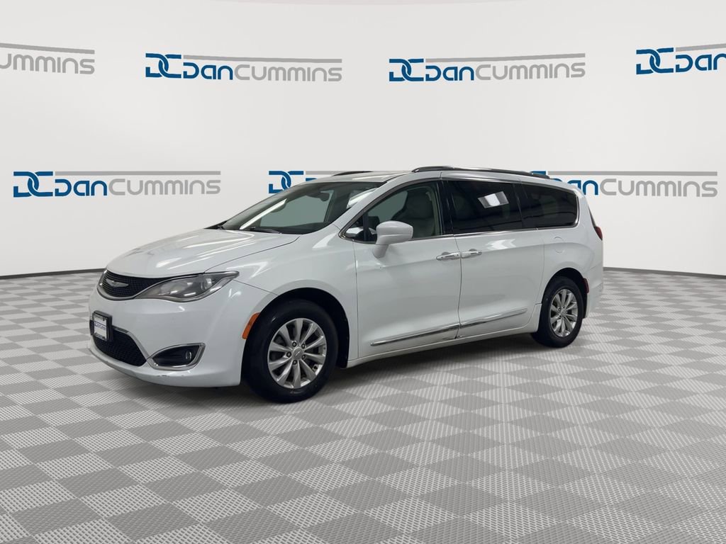 Used 2018 Chrysler Pacifica Touring-L FWD image 4