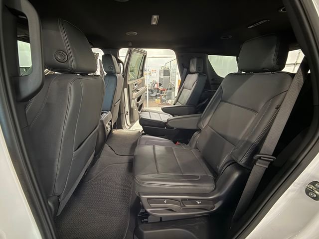 Used 2025 GMC Yukon Denali RWD image 11