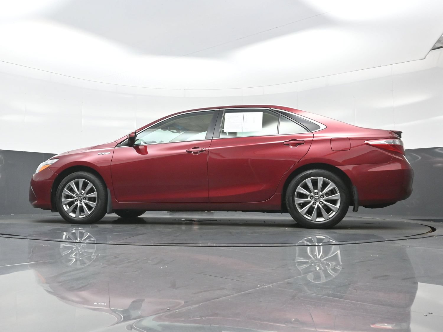Used 2017 Toyota Camry XLE w/ Moonroof Package FWD image 31