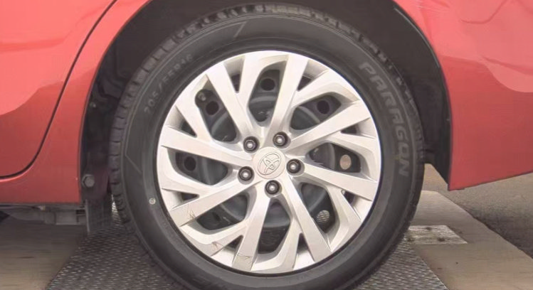 Used 2018 Toyota Corolla LE FWD image 12