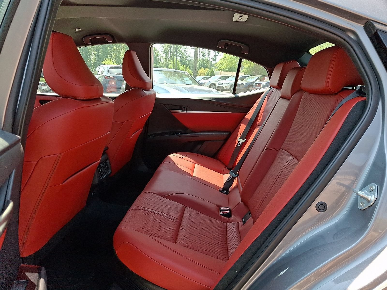 Used 2025 Toyota Camry XSE FWD image 10