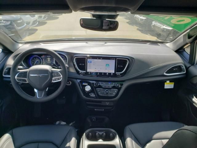 New 2026 Chrysler Pacifica Select image 8