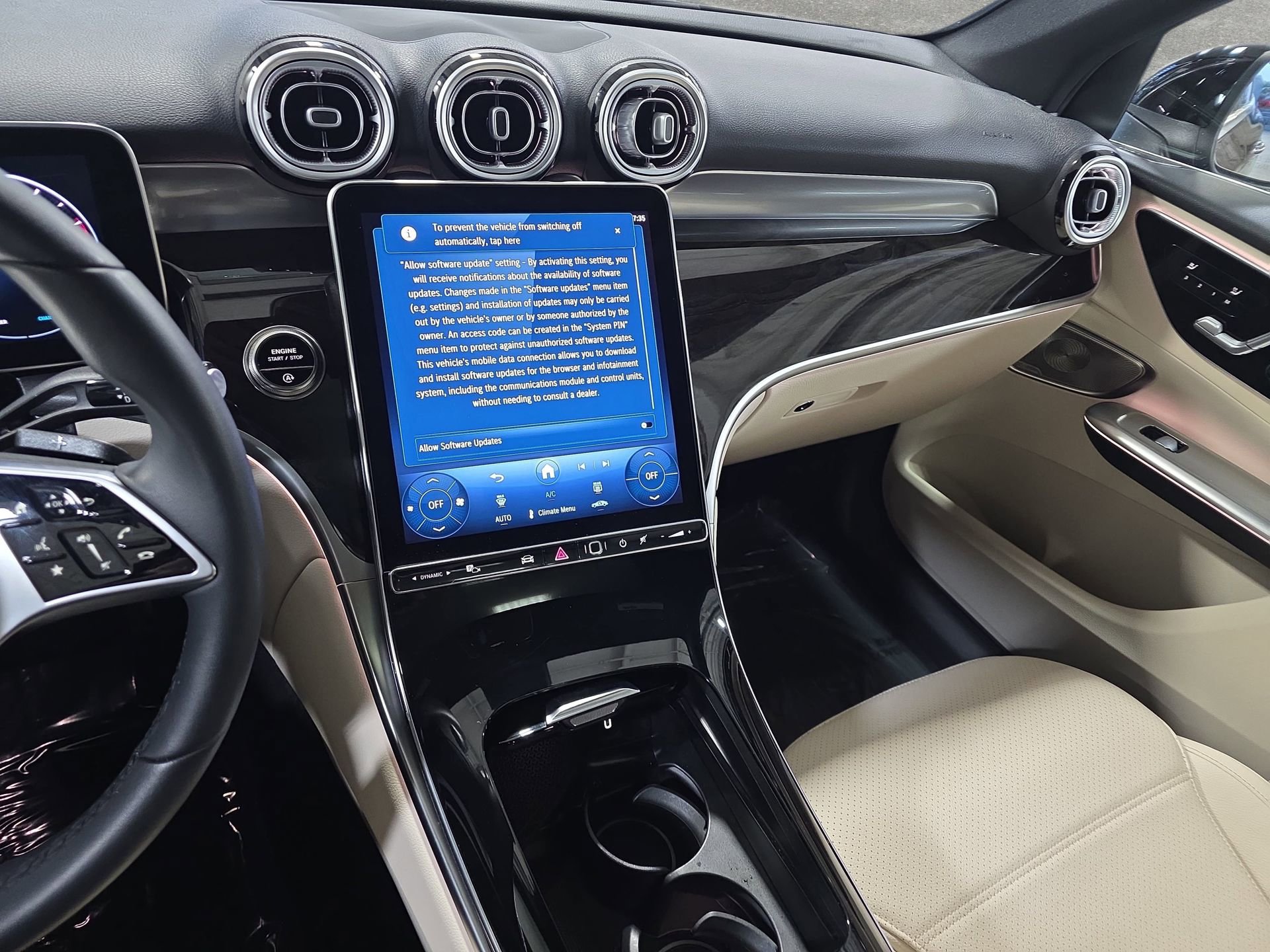 Used 2025 Mercedes-Benz GLC 300 4MATIC image 20