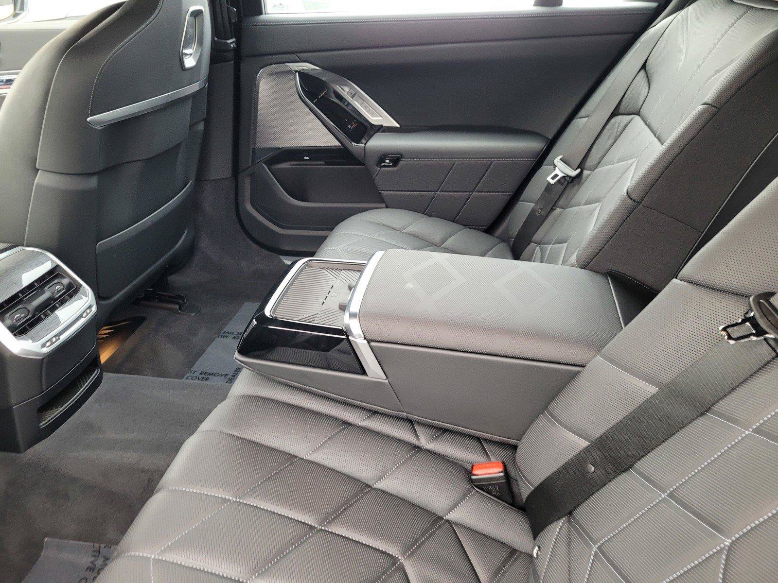 Used 2024 BMW i7 eDrive50 w/ Executive Package RWD image 17