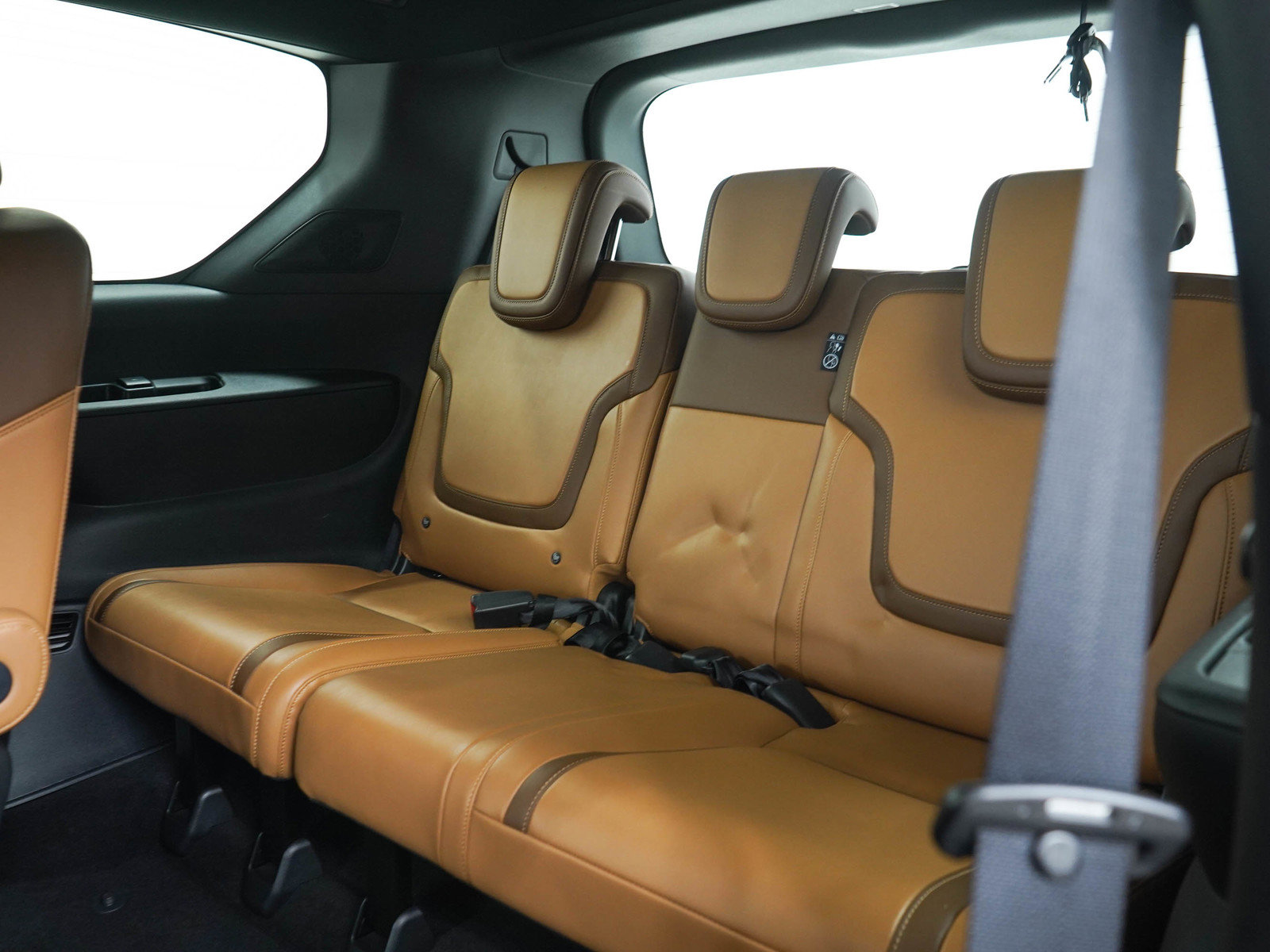 Used 2025 Nissan Armada SL w/ Captain's Chari Seat Package AWD/4WD image 15