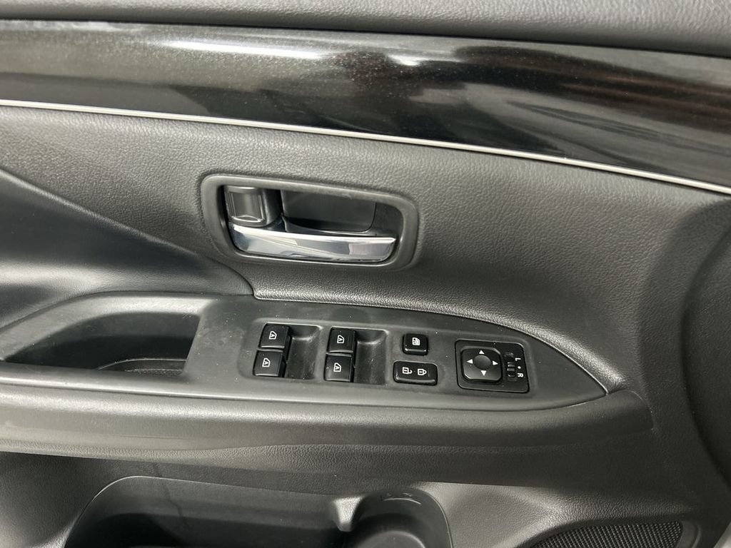 Used 2020 Mitsubishi Outlander SE AWD/4WD image 11