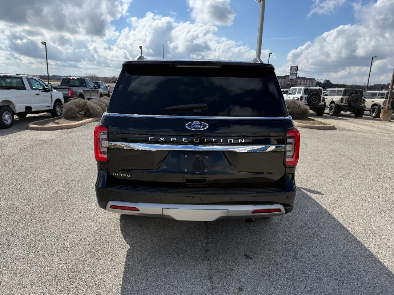 Used 2023 Ford Expedition Limited image 4