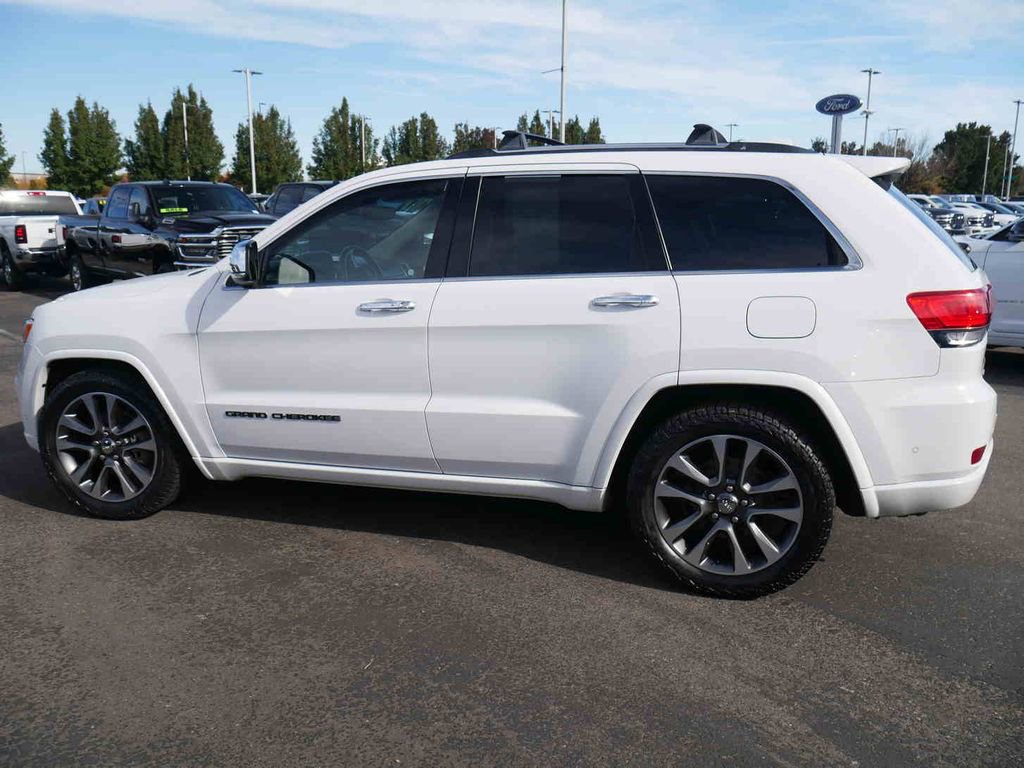 Used 2017 Jeep Grand Cherokee Overland w/ Jeep Active Safety Group image 18