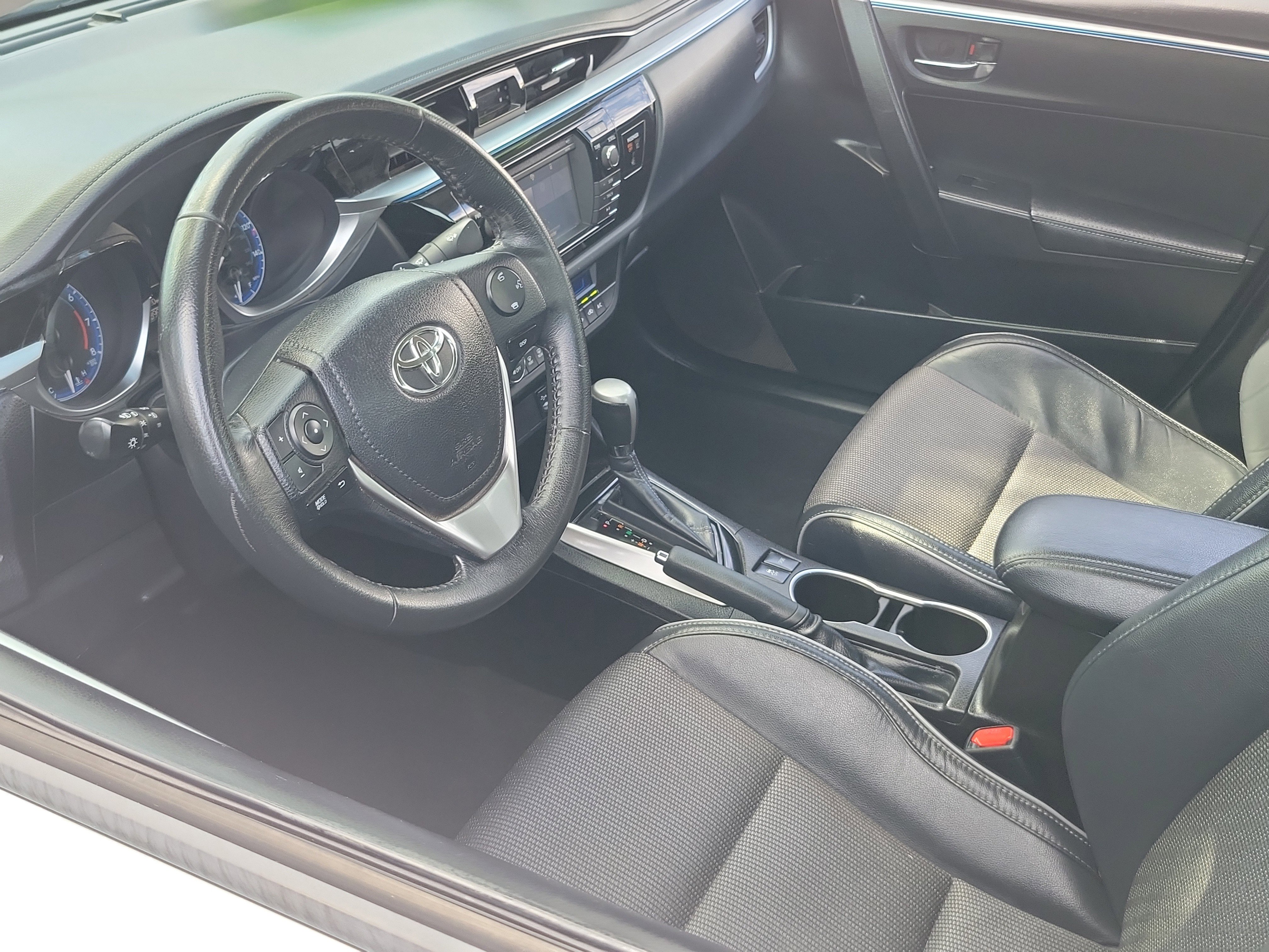Used 2015 Toyota Corolla S image 7