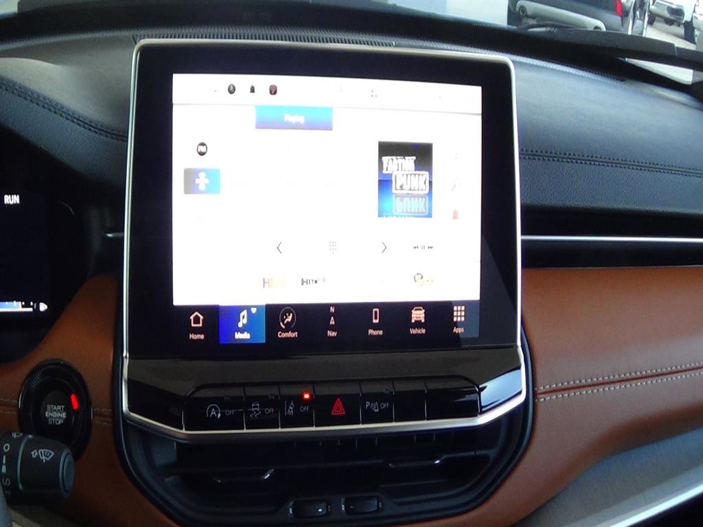 Used 2025 Jeep Compass Limited w/ Elite Group image 29