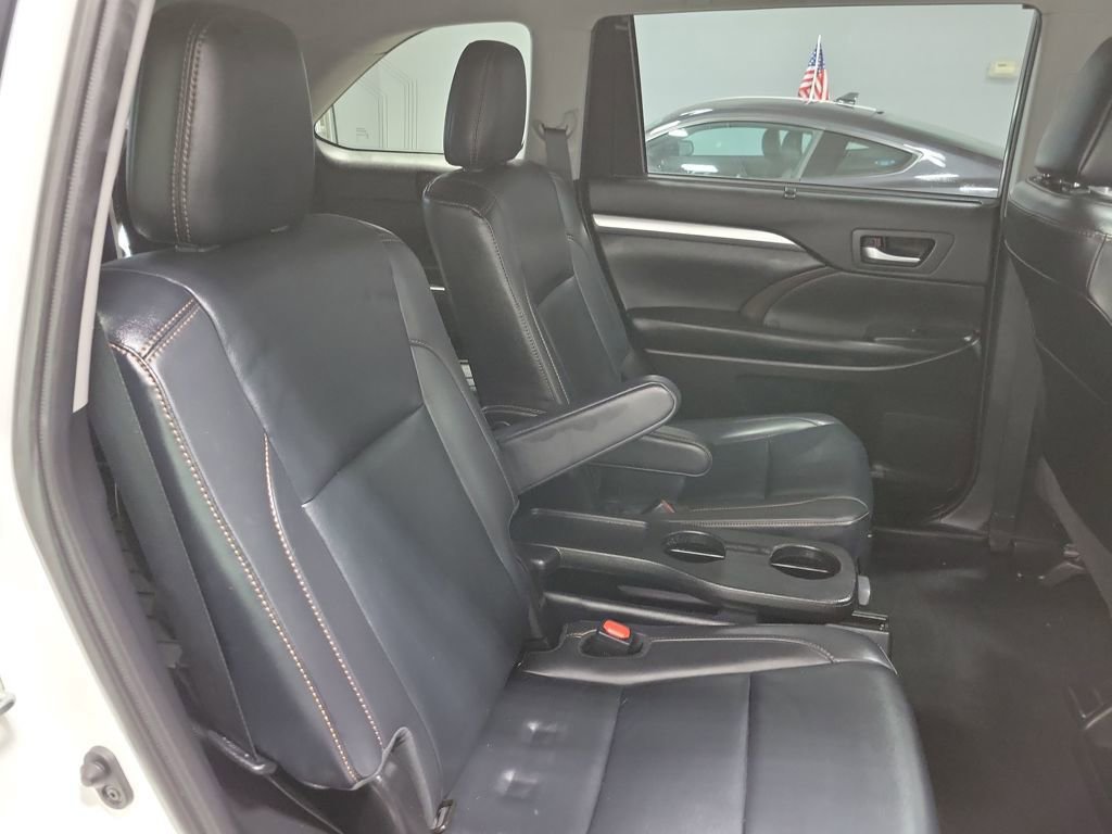 Used 2019 Toyota Highlander XLE image 14
