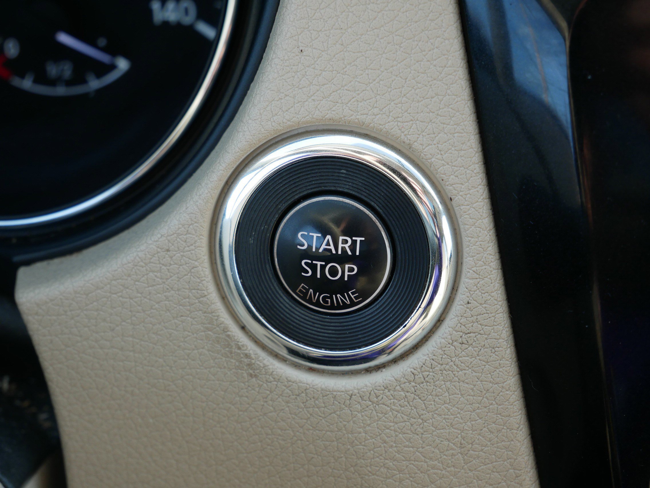 Used 2014 Nissan Rogue SV w/ SV Premium Package image 30