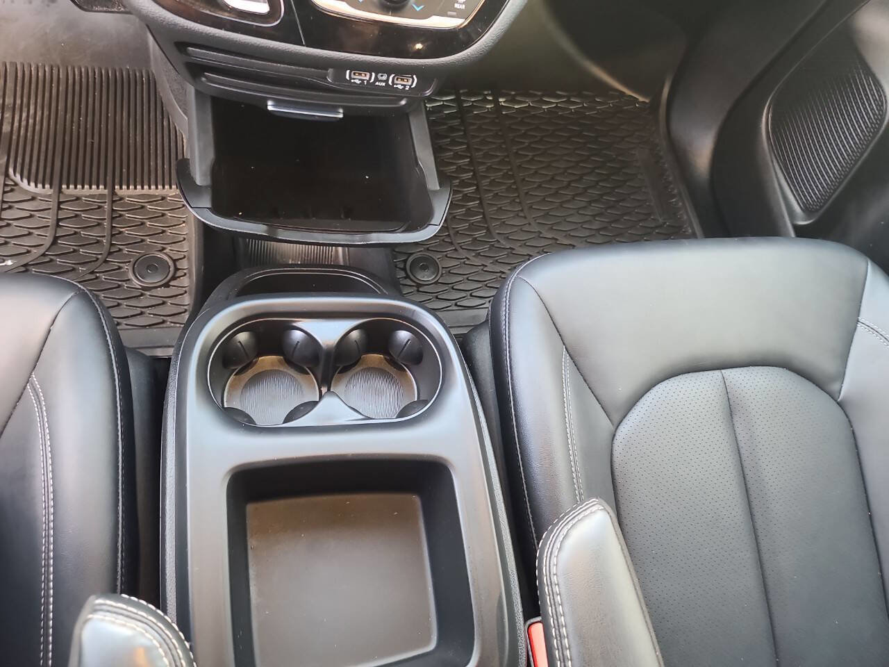 Used 2025 Chrysler Pacifica Select FWD image 19