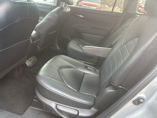 Used 2024 Toyota Highlander XLE image 17