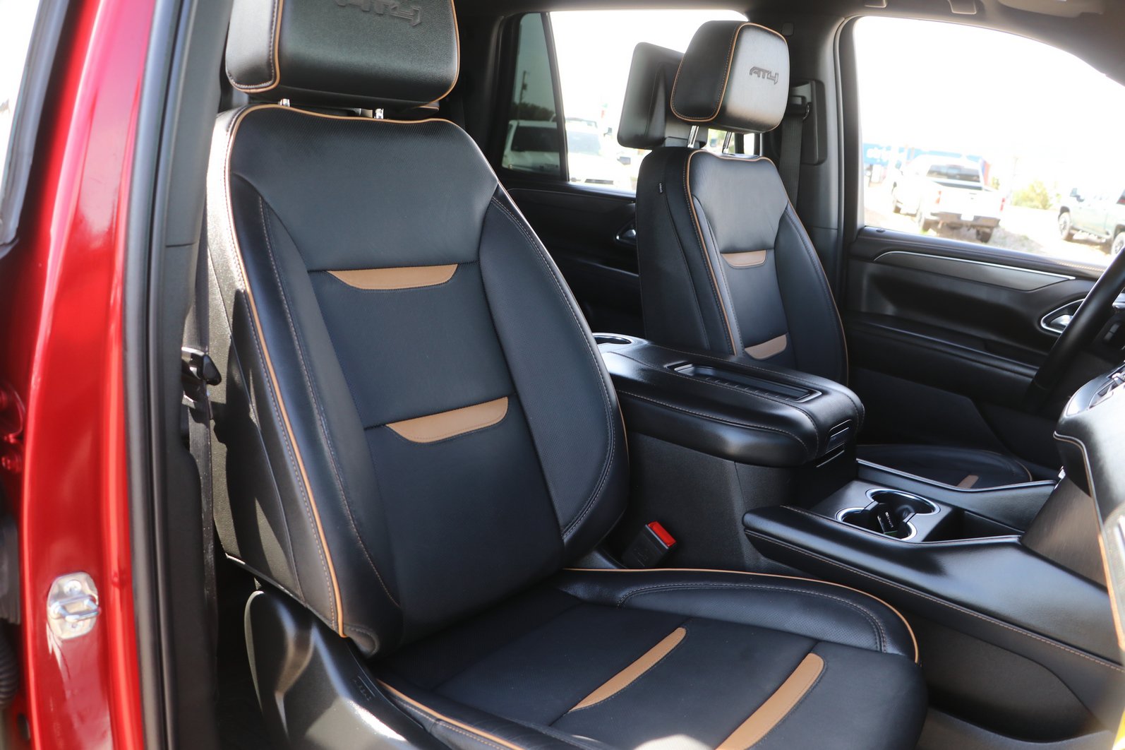 Used 2024 GMC Yukon AT4 w/ Technology Package AWD/4WD image 37
