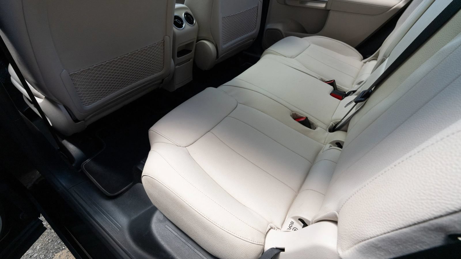 Used 2021 Mercedes-Benz GLB 250 4MATIC w/ Premium Package image 25