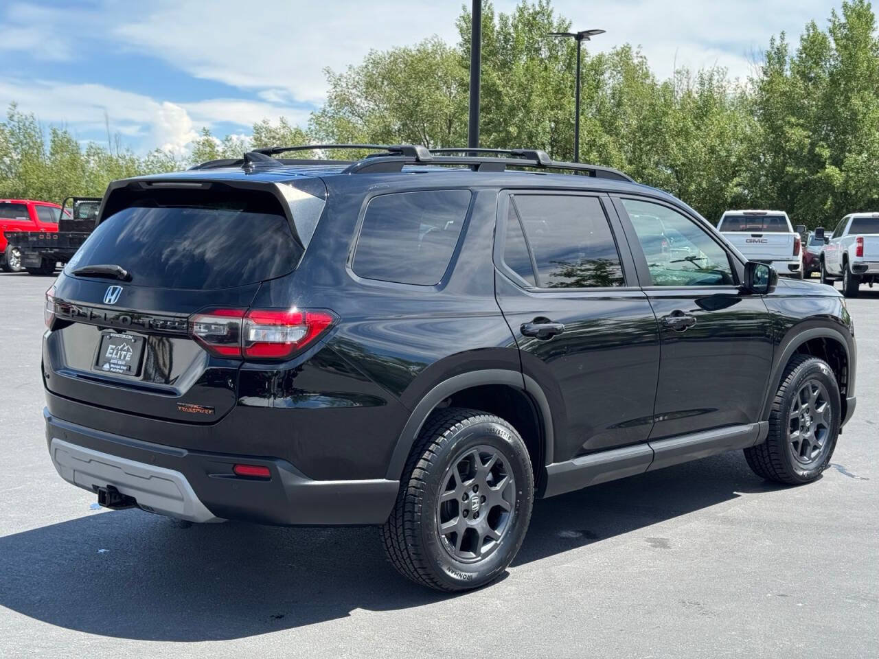 Used 2025 Honda Pilot TrailSport image 9