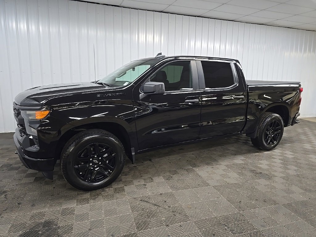 Used 2024 Chevrolet Silverado 1500 Custom w/ Dark Appearance Package image 6