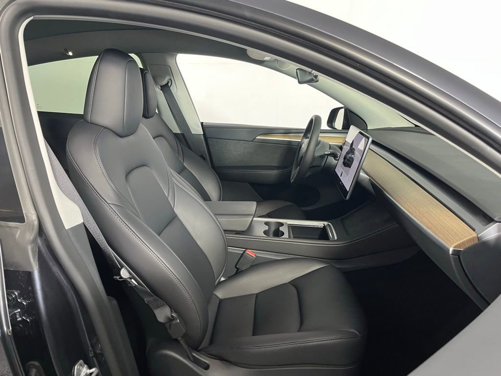 Used 2025 Tesla Model Y Long Range image 27