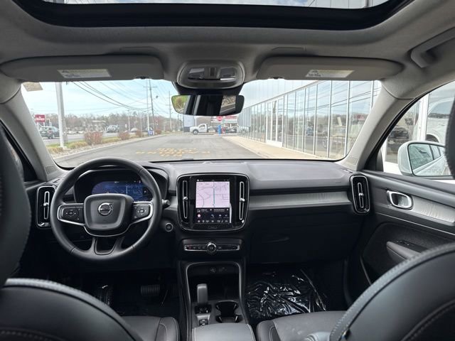 Certified 2025 Volvo XC40 B5 Core image 17