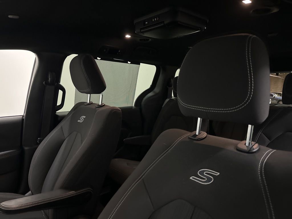 Used 2018 Chrysler Pacifica Touring Plus w/ S Appearance Package image 30