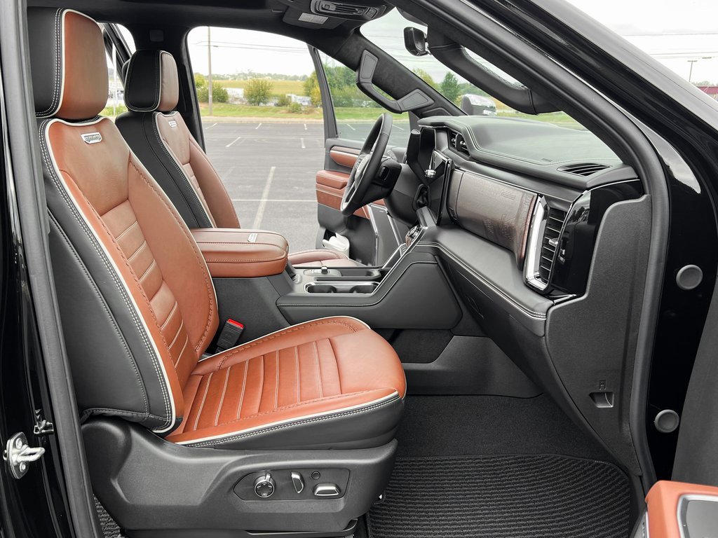 Used 2025 GMC Sierra 3500 Denali Ultimate image 25