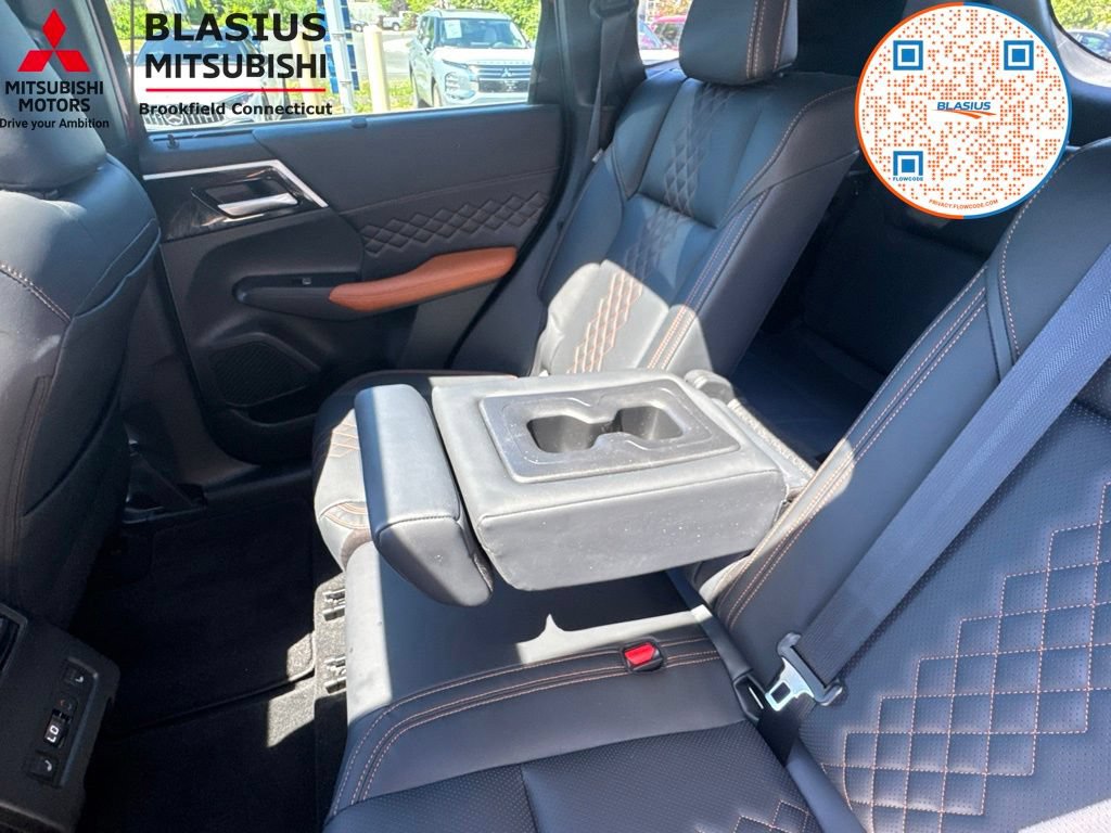 Used 2023 Mitsubishi Outlander SEL AWD/4WD image 36