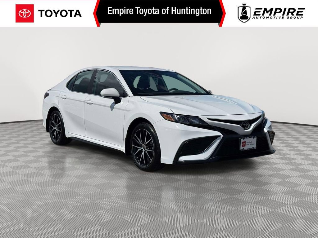 Used 2024 Toyota Camry SE w/ Cold Weather Package FWD image 1