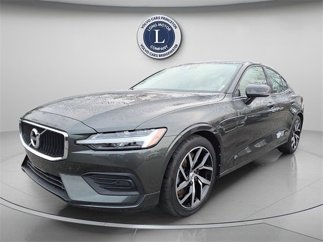 Used 2020 Volvo S60 T6 Momentum image 3