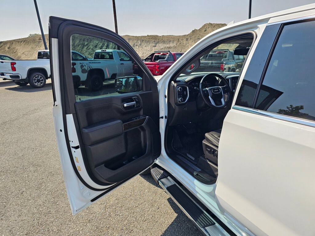 Used 2021 GMC Sierra 1500 SLT w/ SLT Premium Package AWD/4WD image 20