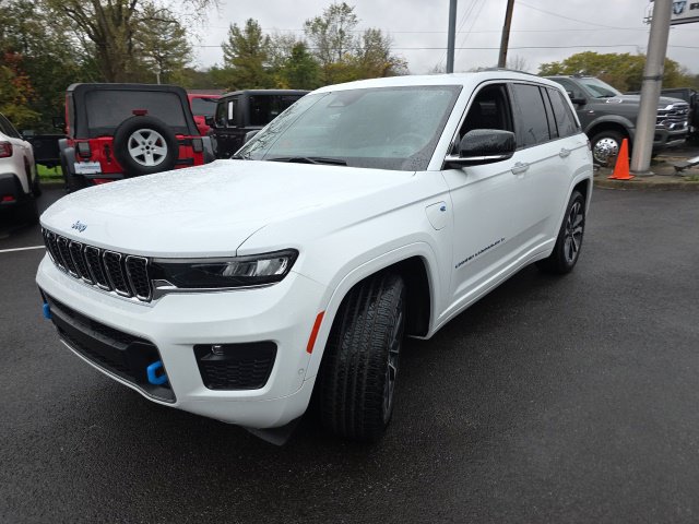 Used 2023 Jeep Grand Cherokee Overland w/ Luxury Tech Group IV AWD/4WD image 25