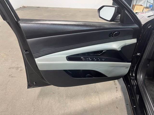 Used 2025 Hyundai Elantra Limited FWD image 25